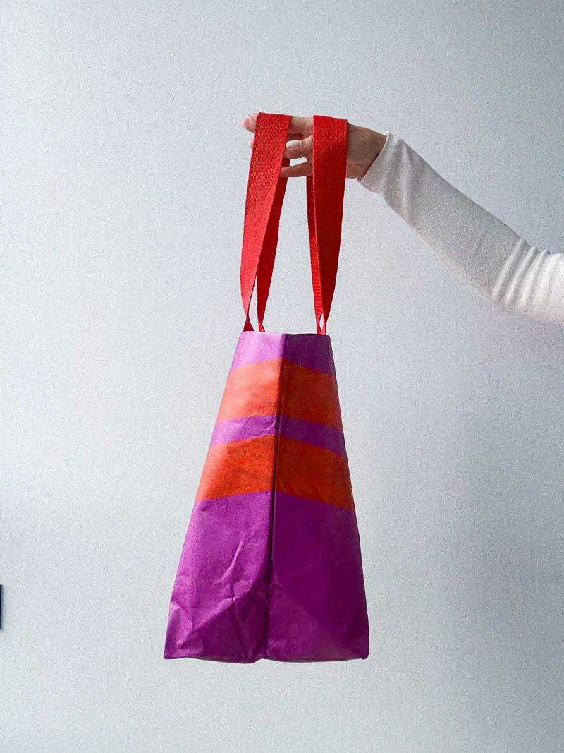 Шопер-сумка з Тайвеку - ультралегка водостійка екосумка з червоними ручками для покупок і streetwear-образів без друку розмір: 49см х 32см х 20см