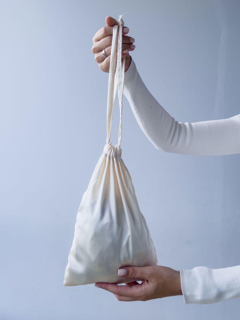 Атласний мішечок на зав’язках — елегантний тканинний пакет для подарунків та пакування аксесуарів без друку розмір: 21см х 29см