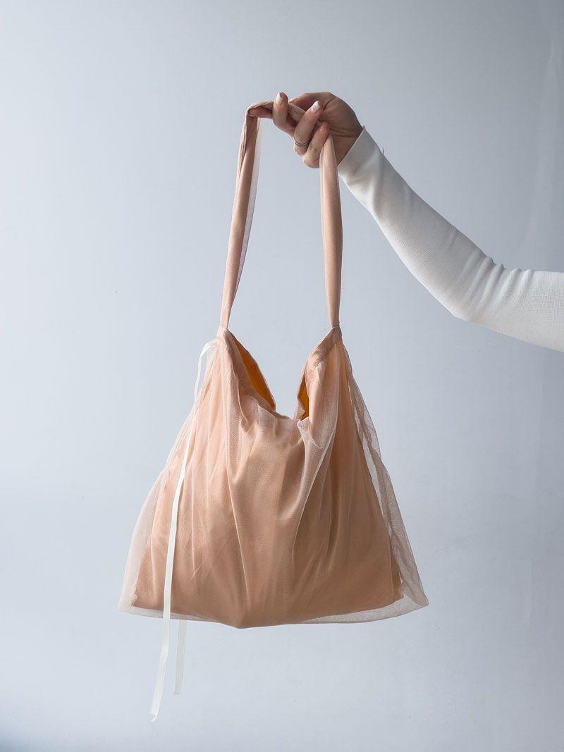 Атласна сумка з тюлевим верхнім шаром - легка екосумка ніжного кольору для шопінгу та образів у стилі soft girl без друку, розмір: 30см х 30см