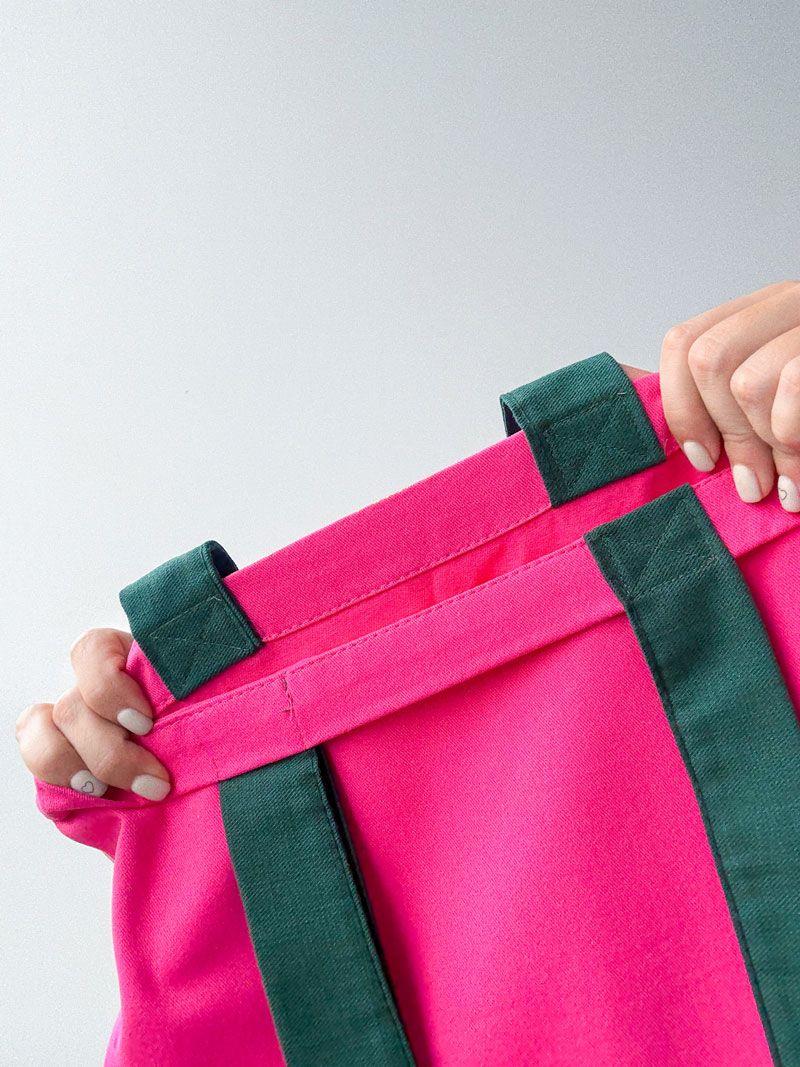 Яскрава рожева шопер-сумка з саржі з темно-зеленими ручками - стильна та міцна екосумка для покупок і щоденного використання  без друку, розмір: 41см х 41см х 11см