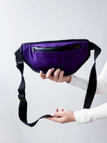 Зручна фіолетова бананка з кишенькою на застібці-блискавці, з чорним ременем з регулюванням довжини, без друку, розмір: 30см х 15см