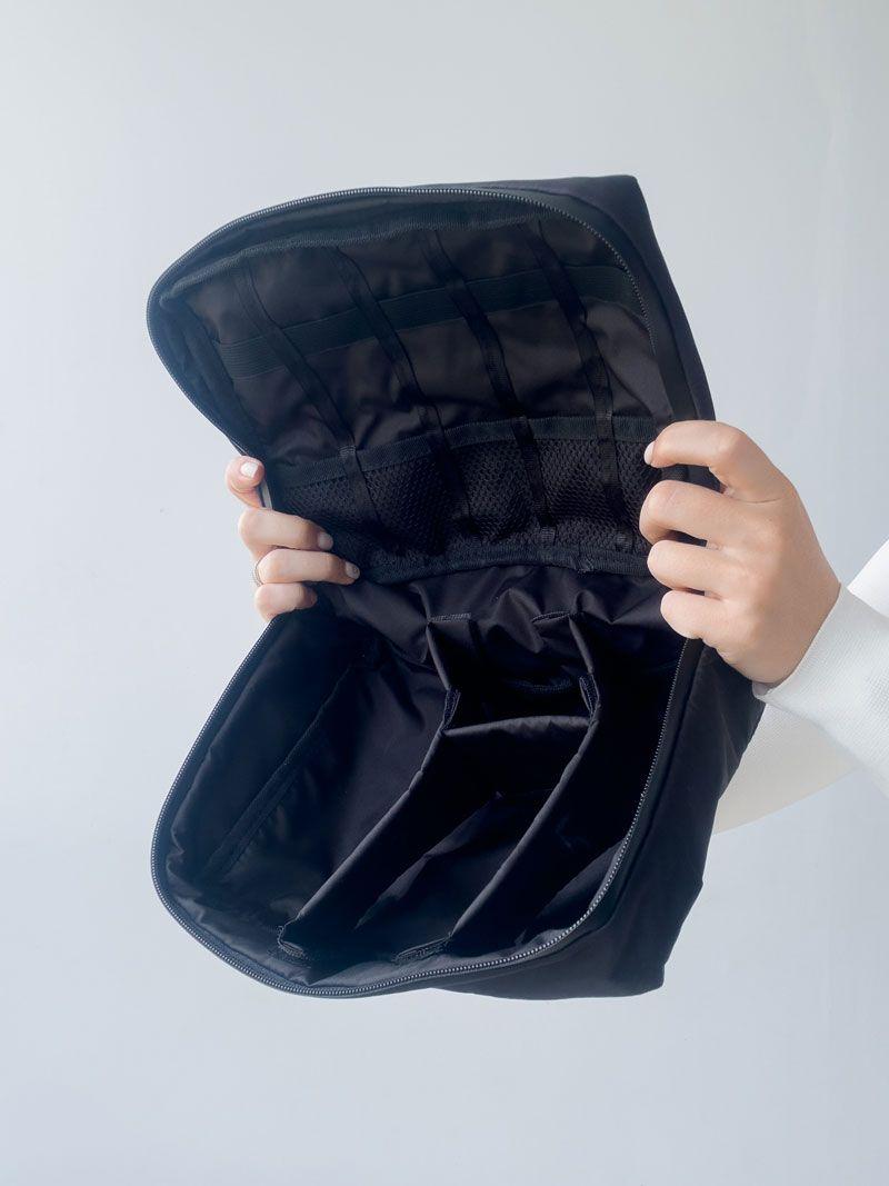 Чорний органайзер-сумка з плащівки на блискавці з відділеннями - компактна косметичка або дорожній кейс для аксесуарів без друку розмір: 24см х 18см х 10см