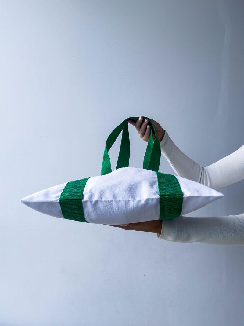 Біла еко-сумка з саржі з довгими зеленими ручками – міцний шопер для покупок і щоденного використання без друку, розмір: 38см х 42см
