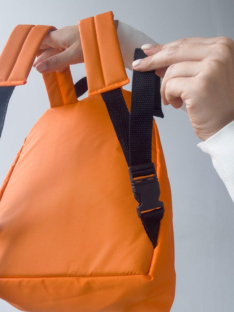 Помаранчевий рюкзак із водовідштовхувальної плащівки із зовнішньою та внутрішньою кишенею - компактний міський рюкзак для щоденного використання без друку розмір: 25см х 30см х 15см