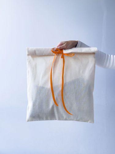 Бежевий бавовняний мішечок з помаранчевою стрічкою-зав’язкою – багаторазовий мішок для зберігання та пакування подарунків без друку розмір: 37см х 55/40см