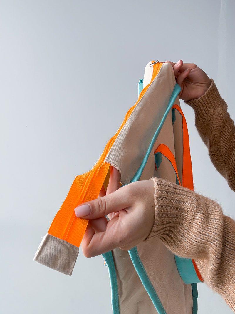 Еко-сумка з саржі з бірюзовою окантовкою та яскравими ручками - стильний шопер для покупок і подорожей, без друку, розмір: 40см х 35см х 15см