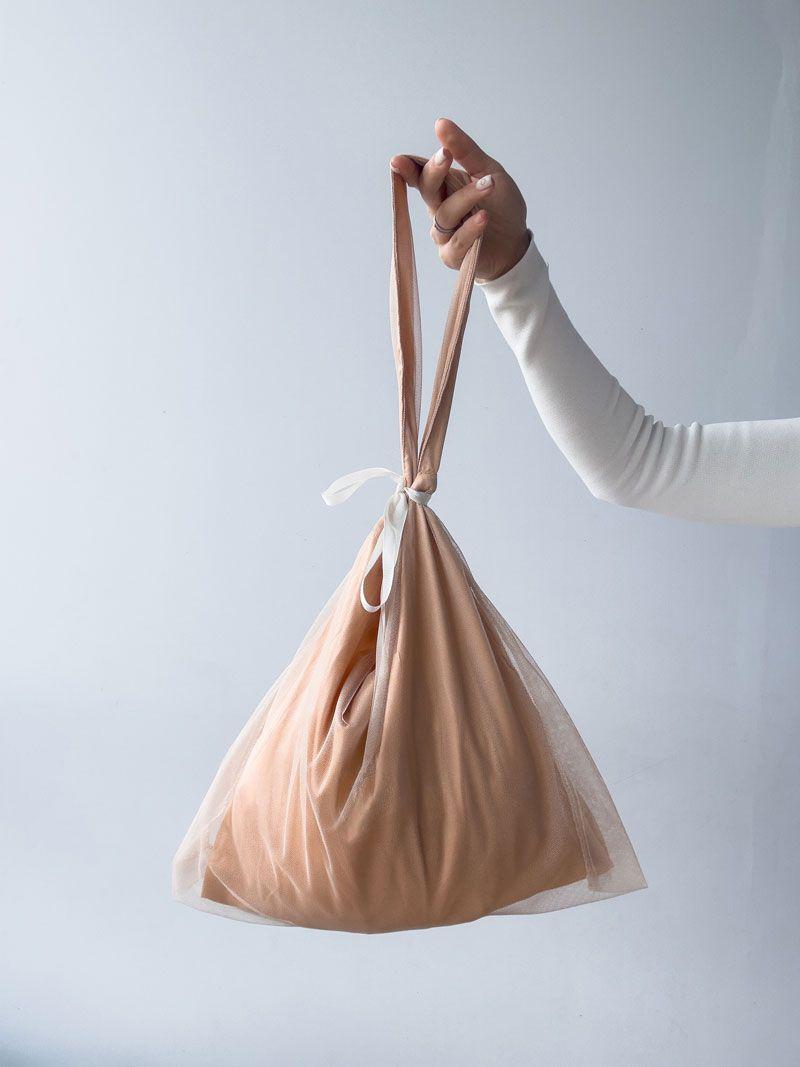 Атласна сумка з тюлевим верхнім шаром - легка екосумка ніжного кольору для шопінгу та образів у стилі soft girl без друку, розмір: 30см х 30см