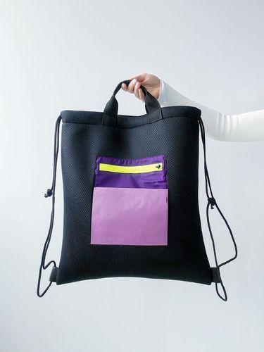 Легкий, зручний та зносостійкий рюкзак з контрастною кишенею та ручками-шнурками, без друку, розмір: 45см х 50см