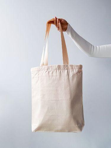 Зручна повсякденна сумка-шопер з натуральної тканини світло-бежевого кольору, без друку, розмір: 32см х 39см х 7см