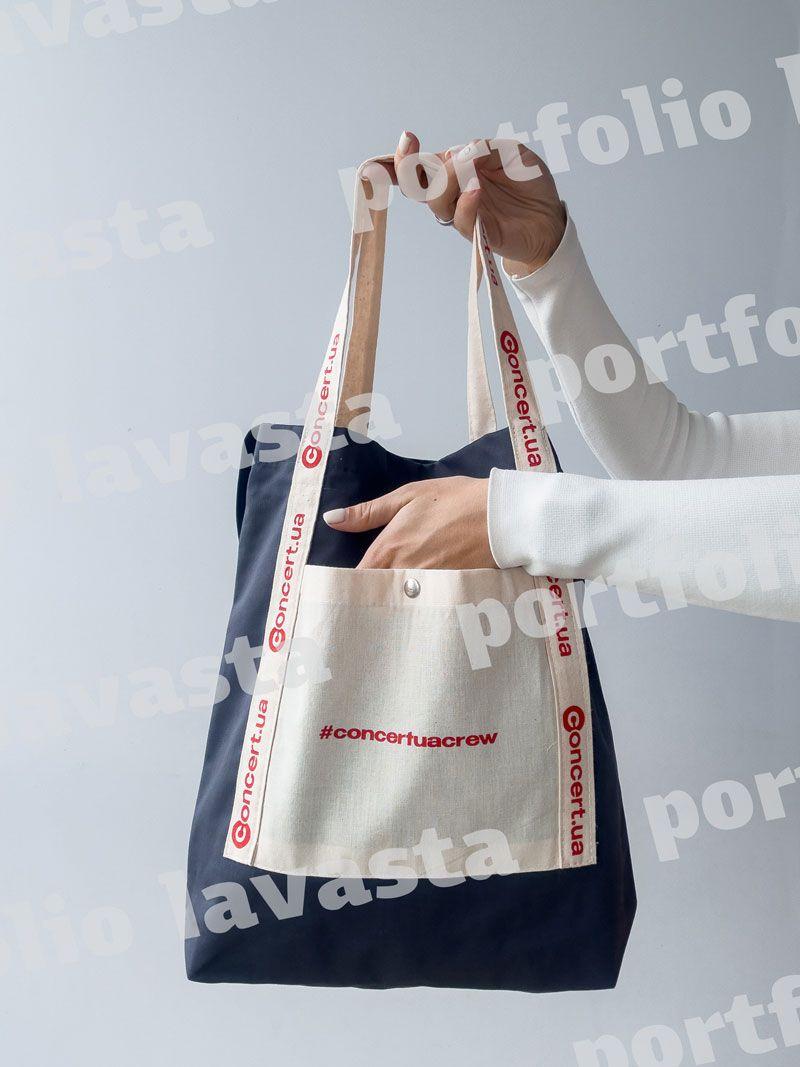 Темно-синя екосумка з довгим регульованим ремінцем і контрастною кишенею - універсальний шопер із бавовни без друку, розмір: 35см х 38см х 7 см