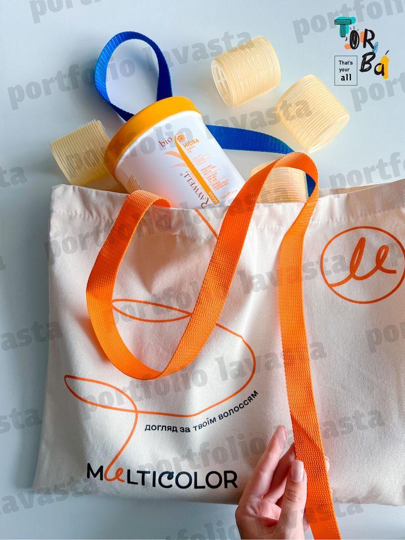 Плотная горизонтальная котоновая сумка с разноцветными удлиненными ручками без печати Размер: 45cм х 35см