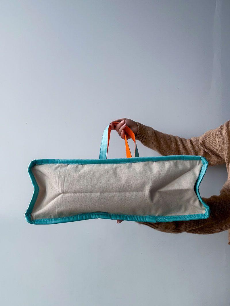 Еко-сумка з саржі з бірюзовою окантовкою та яскравими ручками - стильний шопер для покупок і подорожей, без друку, розмір: 40см х 35см х 15см
