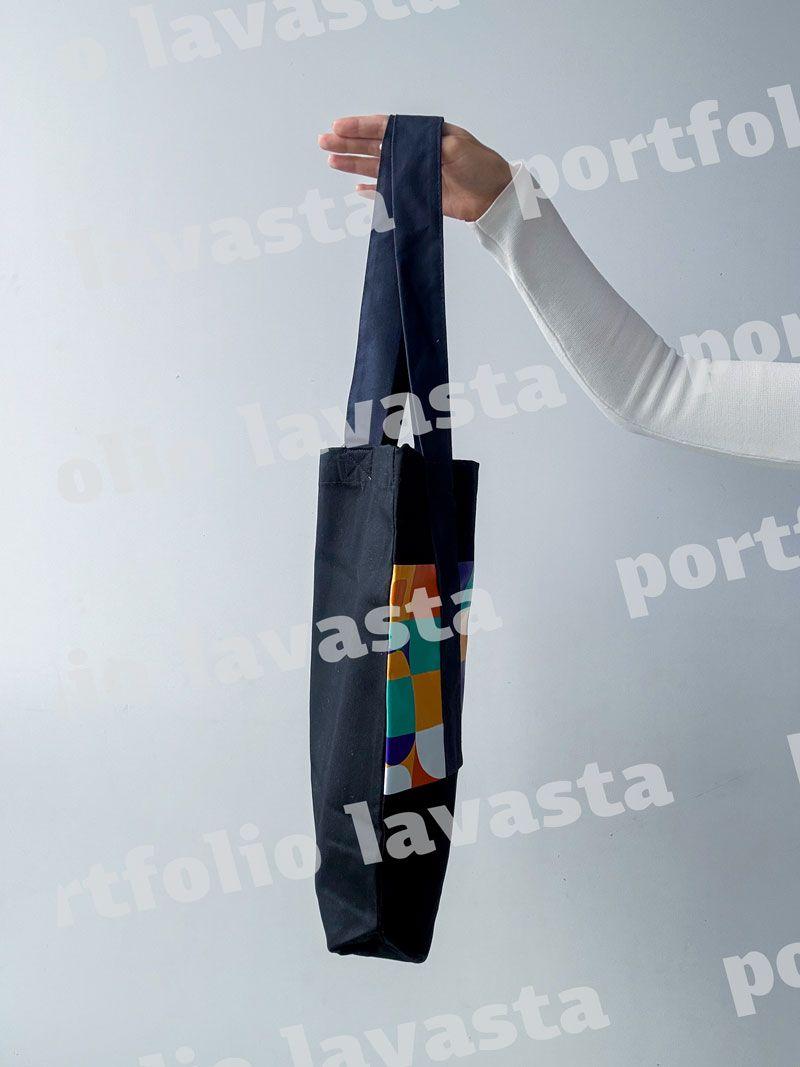 Чорна шопер-сумка з саржі з зовнішньою кишенею - стильна та міцна екосумка для міста і покупок без друку, розмір: 35см х 40см х 7см