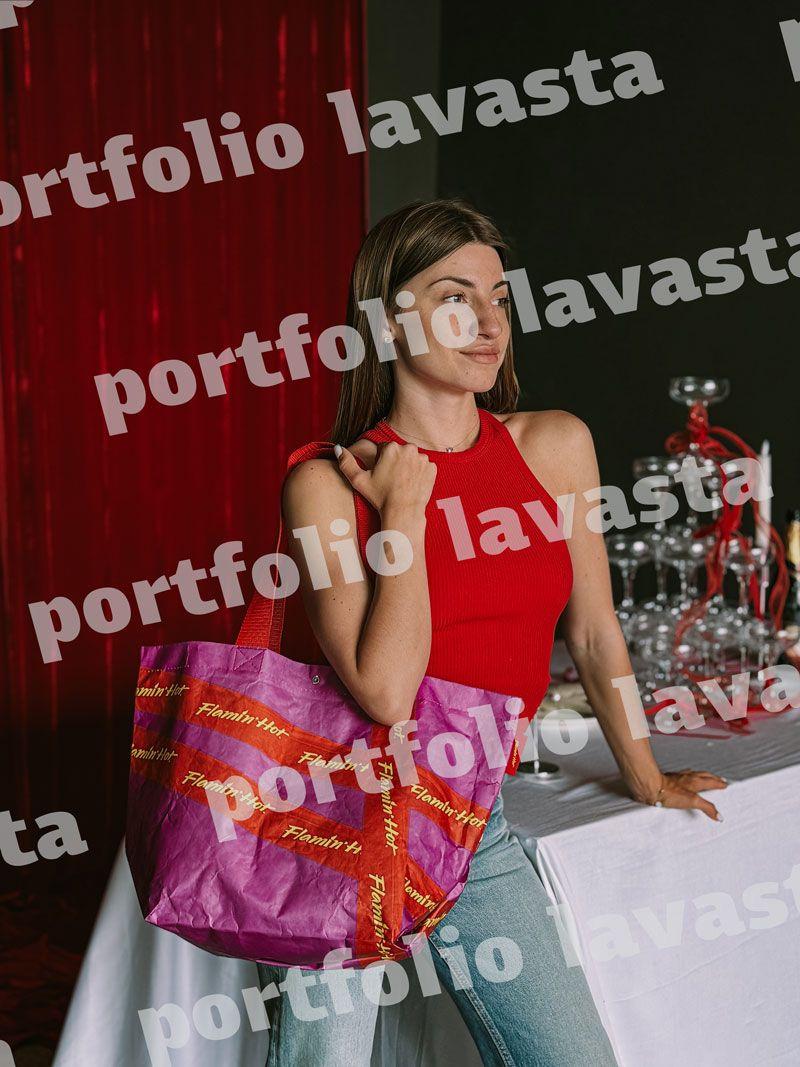 Шопер-сумка з Тайвеку - ультралегка водостійка екосумка з червоними ручками для покупок і streetwear-образів без друку розмір: 49см х 32см х 20см