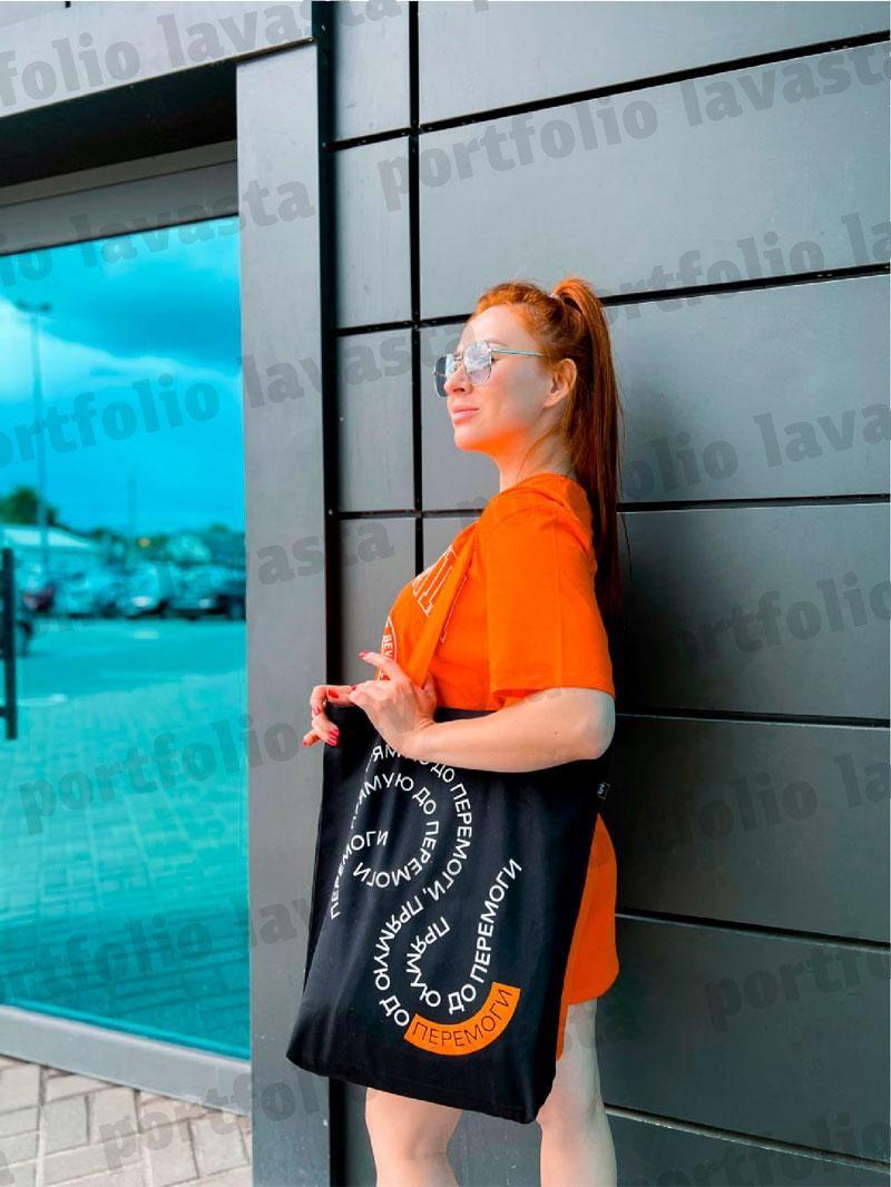 Шопер из черной саржи с карманной кнопкой и цветными ручками без печати Размер: 40см х 40см х 10см