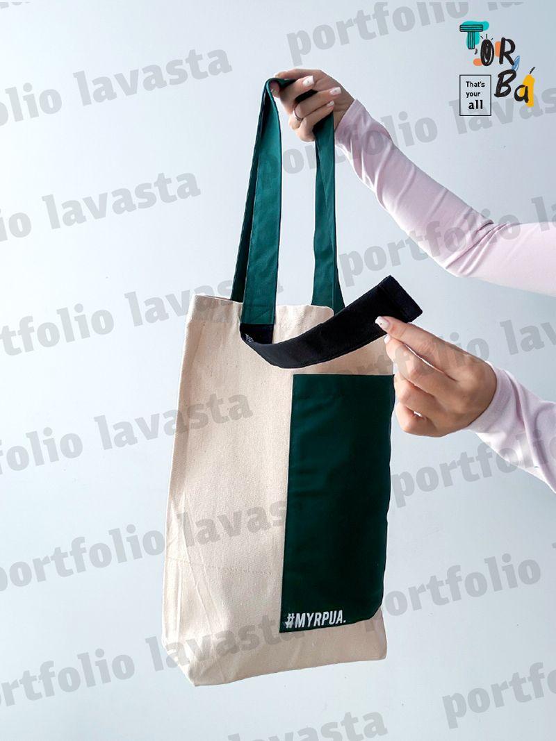 Шопер з натуральної тканини із зеленою кишенею та нависаючою стрічкою, без друку, розмір: 35см х 45см х 10см