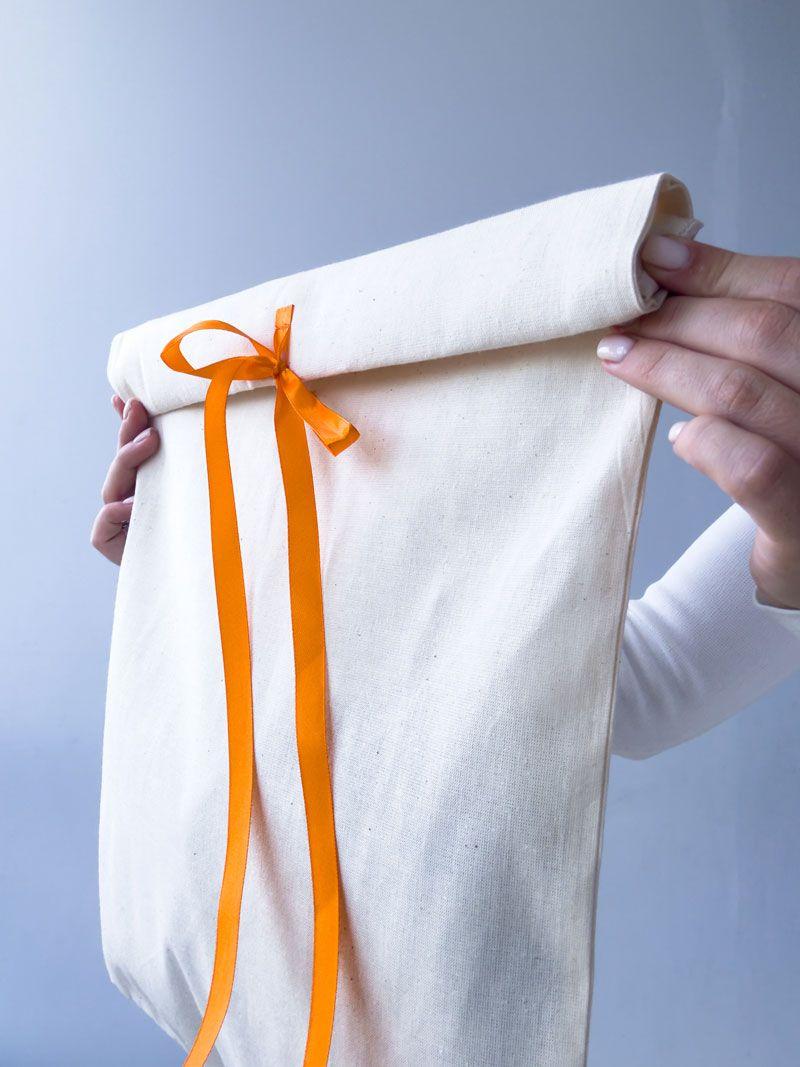 Бежевий бавовняний мішечок з помаранчевою стрічкою-зав’язкою – багаторазовий мішок для зберігання та пакування подарунків без друку розмір: 37см х 55/40см