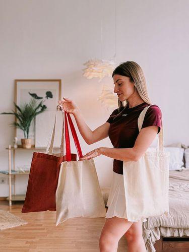 Однотонные экошоперы из бязи с ручками разных цветов - стильные хлопчатобумажные сумки для покупок, города и брендирования размер: 35см × 40см