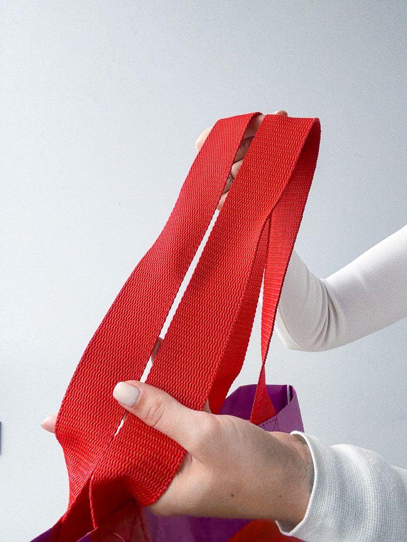 Шопер-сумка з Тайвеку - ультралегка водостійка екосумка з червоними ручками для покупок і streetwear-образів без друку розмір: 49см х 32см х 20см