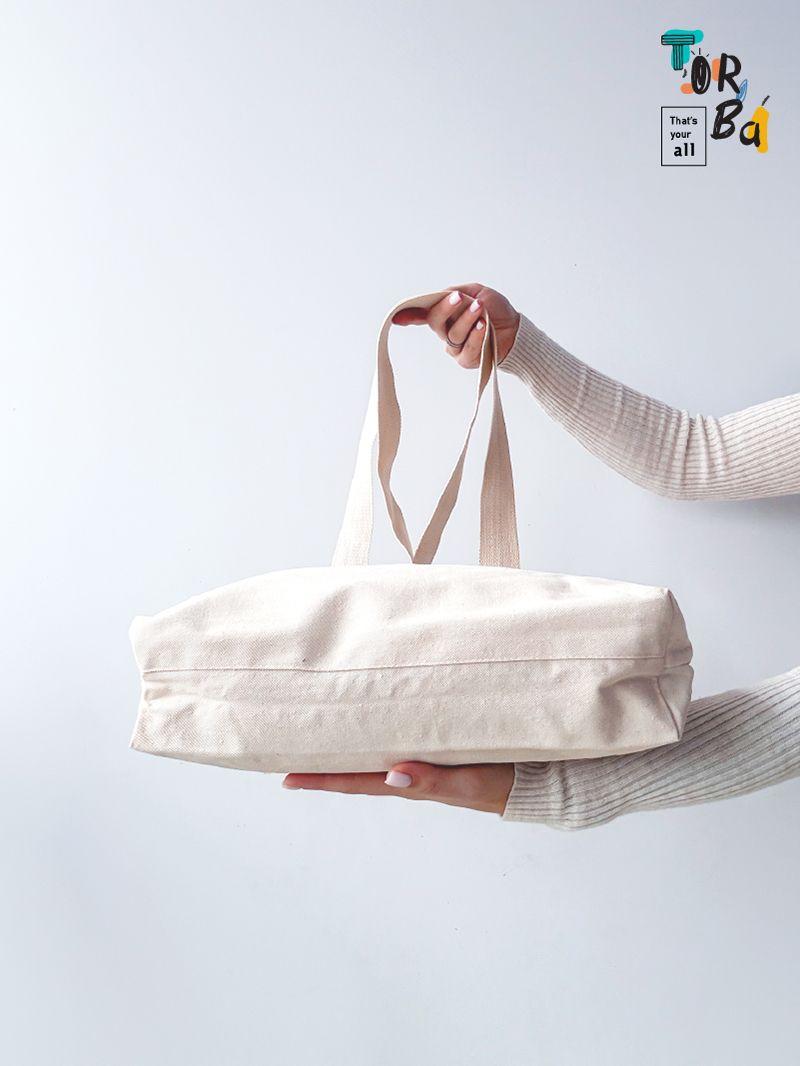 Простора модель сумки із міцними ручками та можливістю згортання у верхній частині для зручності, без друку, розмір: 42см х 55см х 7см