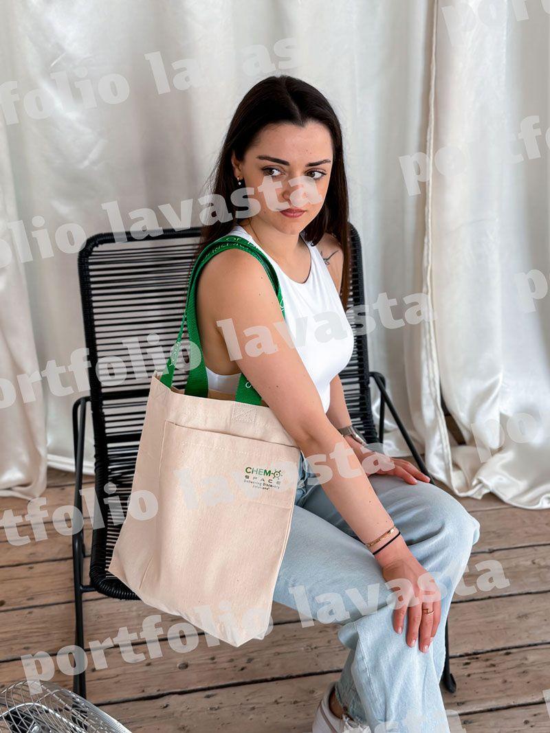 Еко-сумка з кишенею та зеленими ручками - багаторазовий шопер з натуральної тканини для покупок і щоденного використання, без друку, розмір: 35см х 38см х 7см
