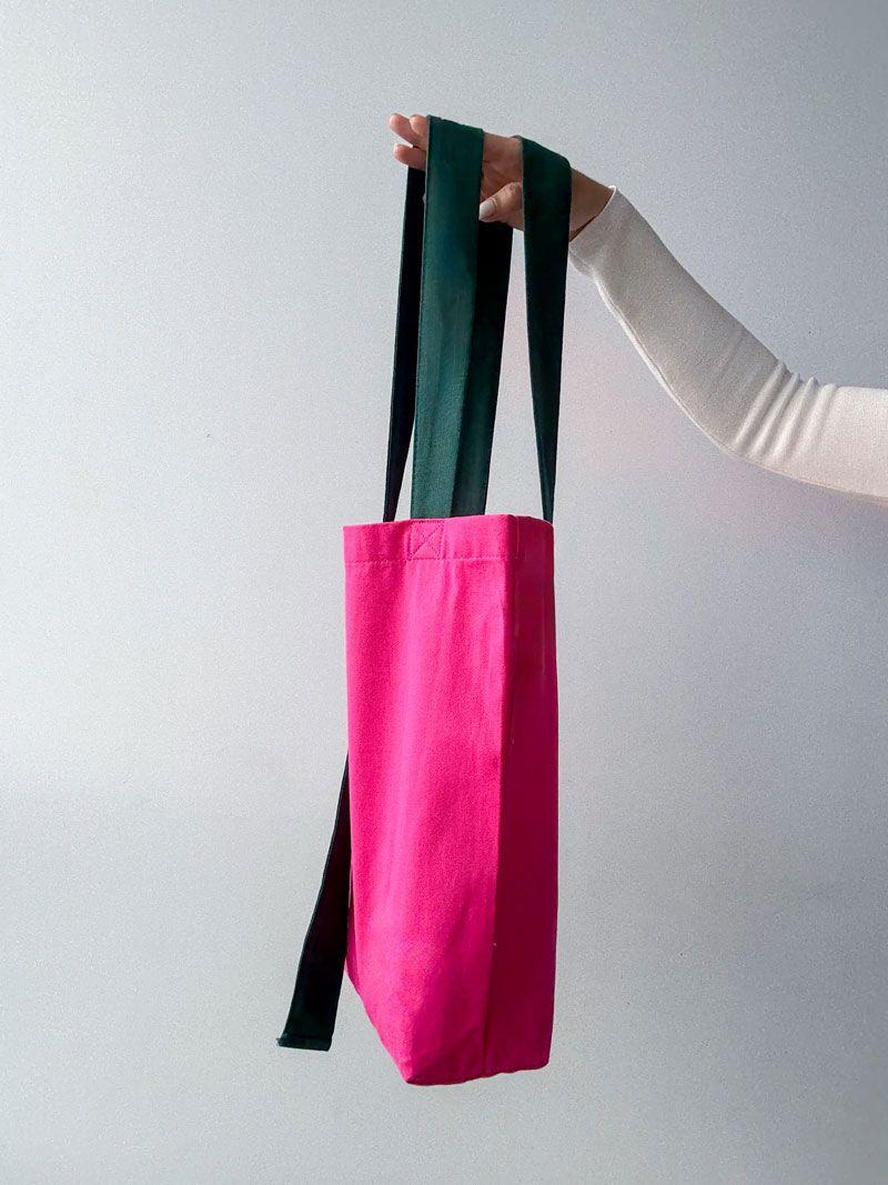 Яскрава рожева шопер-сумка з саржі з темно-зеленими ручками - стильна та міцна екосумка для покупок і щоденного використання  без друку, розмір: 41см х 41см х 11см