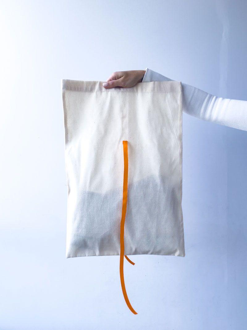 Бежевий бавовняний мішечок з помаранчевою стрічкою-зав’язкою – багаторазовий мішок для зберігання та пакування подарунків без друку розмір: 37см х 55/40см