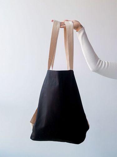 Зручний чорний рюкзачок з канвасу зі світлими лямками, без друку, розмір: 45см х 45см х 12см