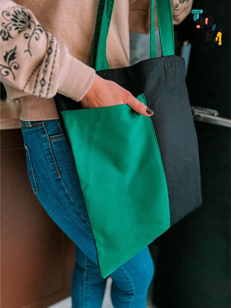 Щільний котоновий шопер з зеленими ручками і кишенею без друку
