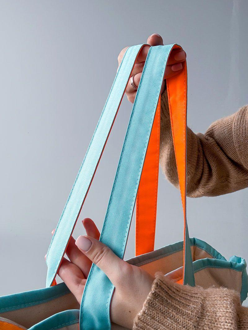 Еко-сумка з саржі з бірюзовою окантовкою та яскравими ручками - стильний шопер для покупок і подорожей, без друку, розмір: 40см х 35см х 15см