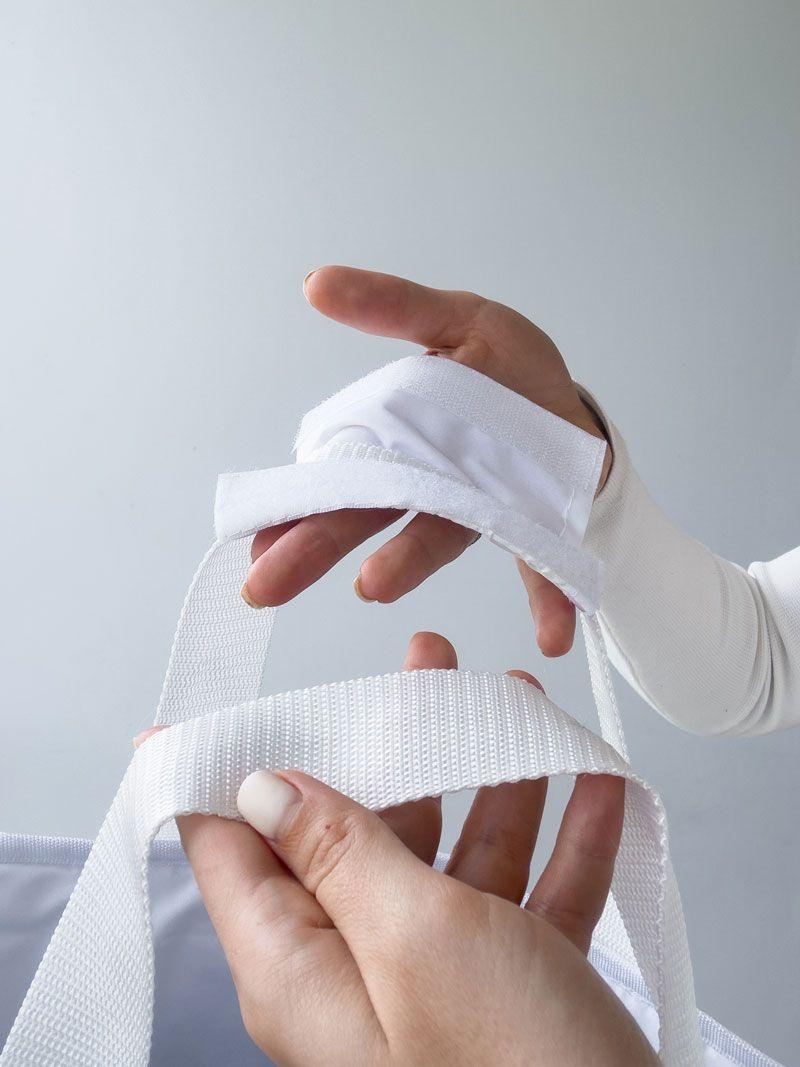 Біла термосумка-ланчбокс із плащівки з ручками - містка ізотермічна сумка-холодильник для їжі та напоїв без друку, розмір: 40см х 30см х 20см