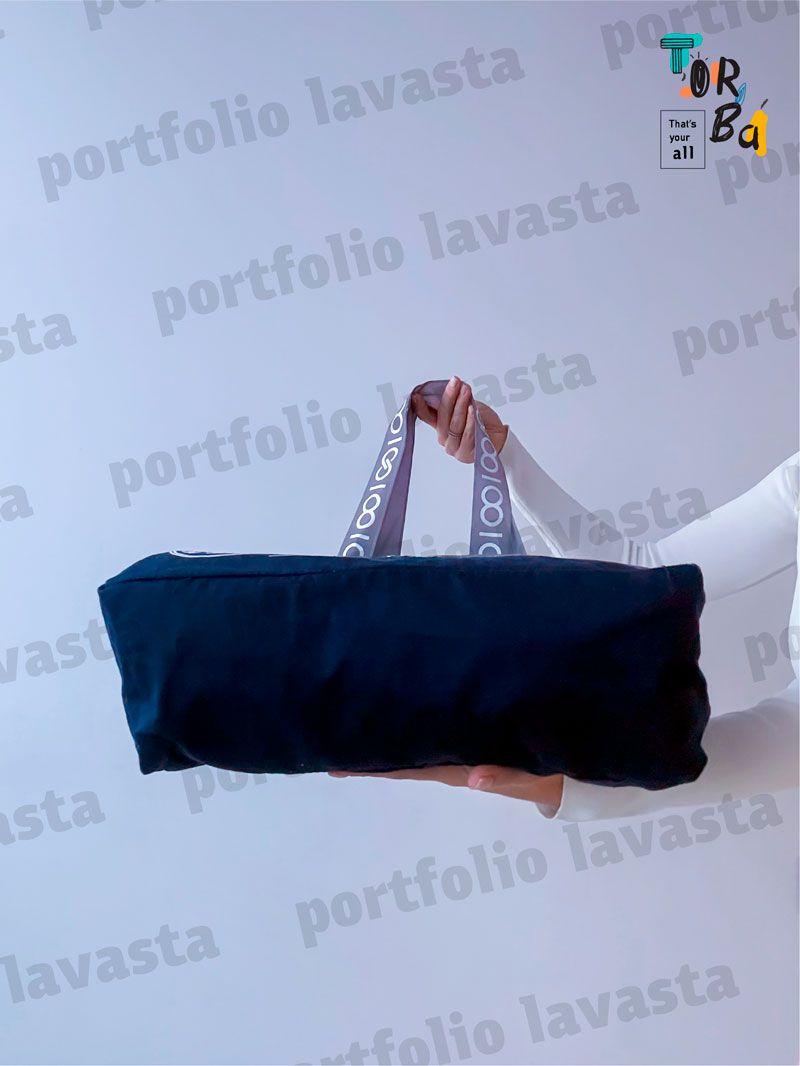 Темног-синяя сумка из саржи с серыми ручками и карманом, с возможностью нанесения собственного принта, прочная и удобная для ежедневного использования, размер 35см × 40см × 18см