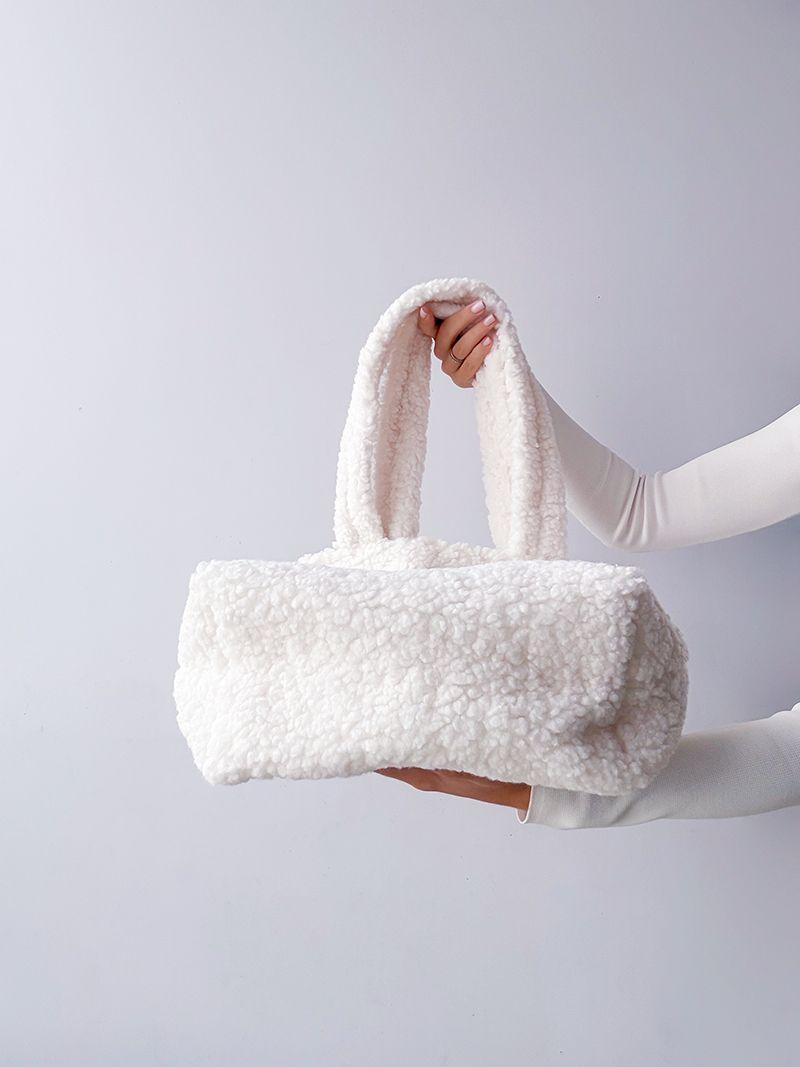 Белый пушистый, мягкий шопер из баранца, без печати, размер: 38см х 42см х 12см