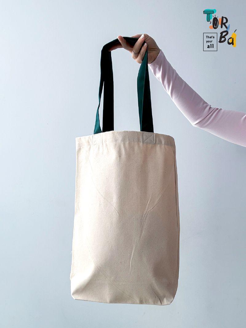 Шопер з натуральної тканини із зеленою кишенею та нависаючою стрічкою, без друку, розмір: 35см х 45см х 10см
