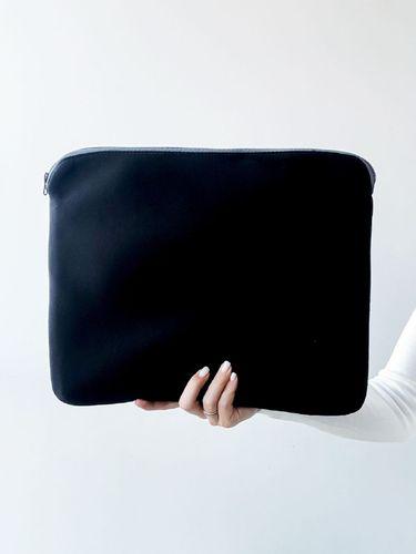 Зручна, приємна на дотик чорна косметична з неопрену, без друку, розмір: 39см х 28см х 3см