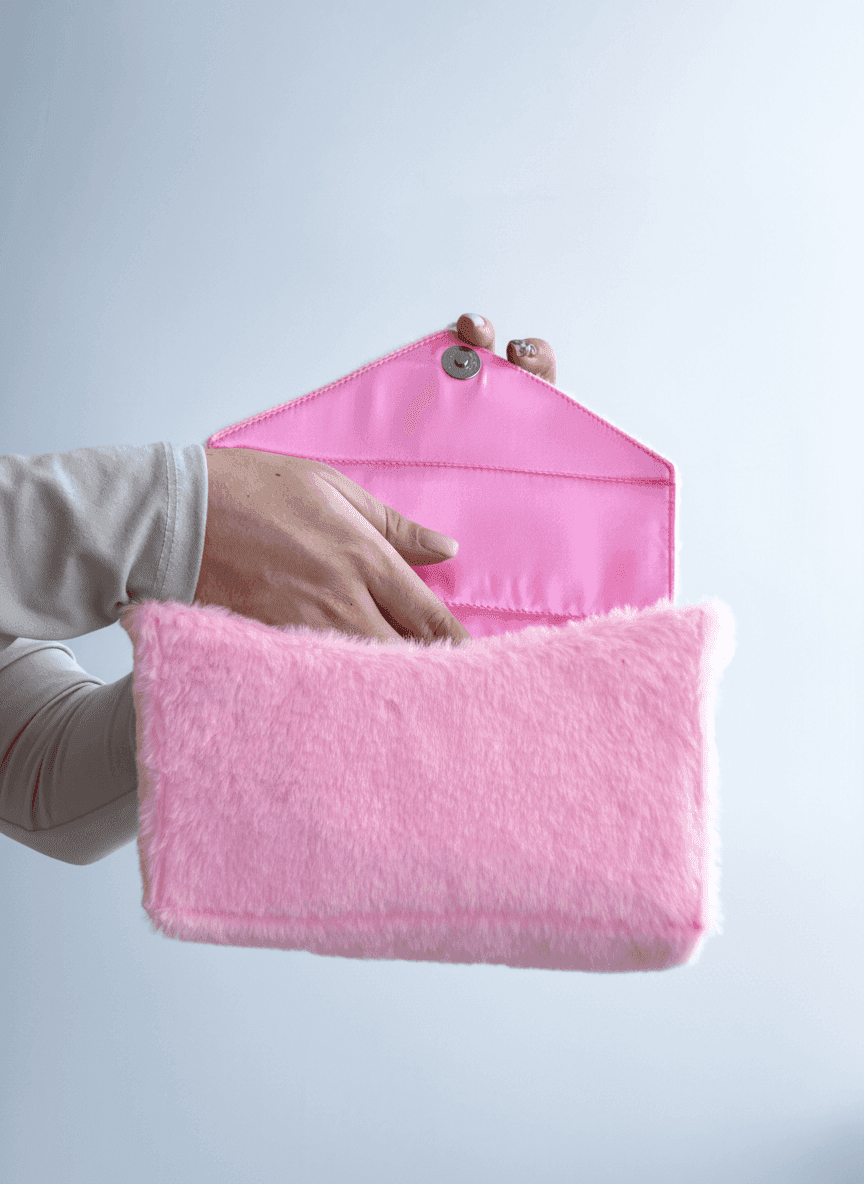 Envelope clutch in faux rabbit fur with flap and magnetic snap - elegant evening and everyday accessory without print size: 20cm x 12cm x 6.5cm