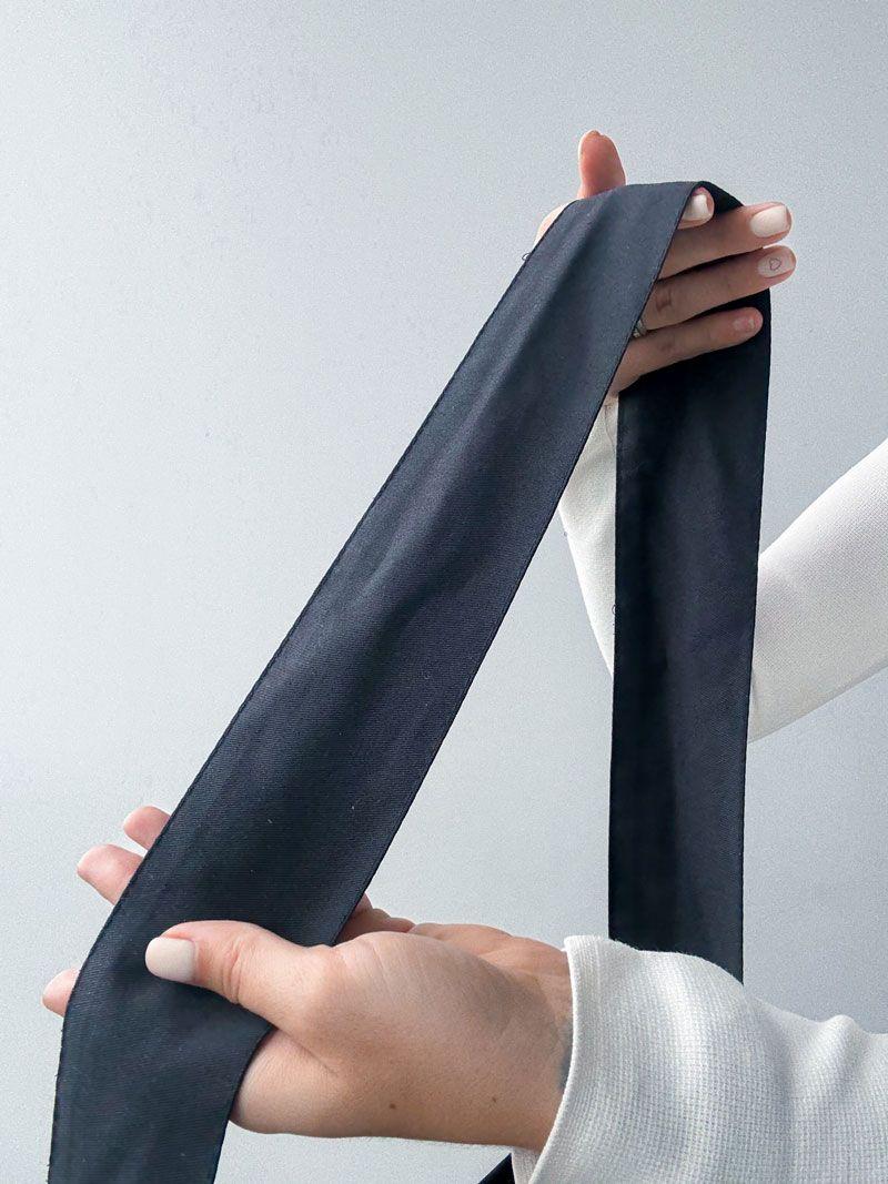 Чорна сумка через плече з саржі - мінімалістична кросбоді екосумка на широкому ремінці без друку, розмір: 36см х 25см х 12см