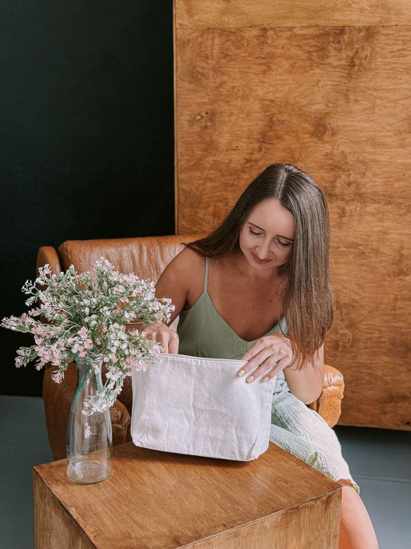 Косметичка з канвасу на блискавці — місткий еко-органайзер для косметики та аксесуарів без друку розмір: 35 см × 20 см × 10 см