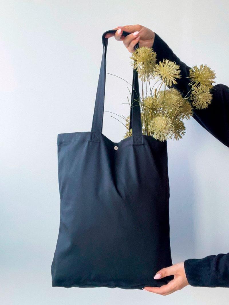 Сумка из черной саржи с карманами с кнопкой без печати Размер: 38см х 40см х 7см