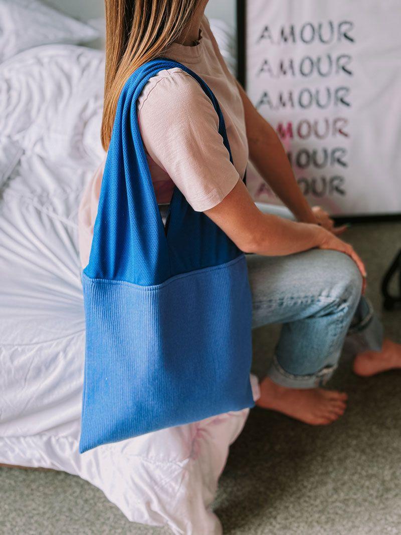 Трикотажна сумка з ручками зі спортивної сітки - стильна текстильна еко-сумка для тренувань, прогулянок та щоденного використання без друку розмір: 35см х 63см