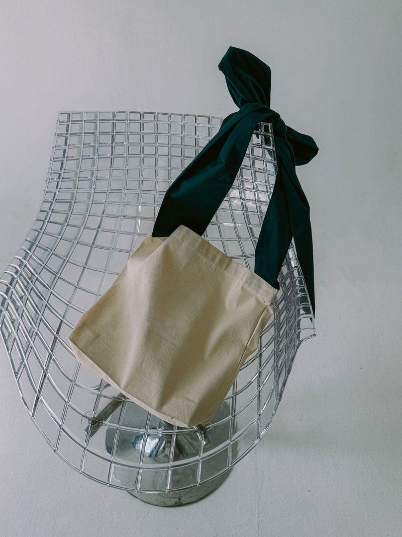 Стильна бежева шопер-сумка з бавовни з бірюзовими стрічками-ручками – модна екосумка з пласким дном без друку розмір: 40см × 35см × 8см