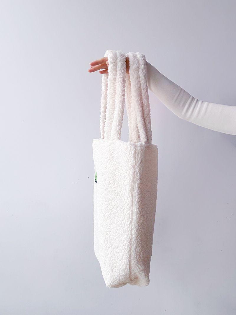 Белый пушистый, мягкий шопер из баранца, без печати, размер: 38см х 42см х 12см