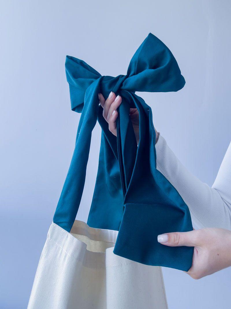 Стильна бежева шопер-сумка з бавовни з бірюзовими стрічками-ручками – модна екосумка з пласким дном без друку розмір: 40см × 35см × 8см