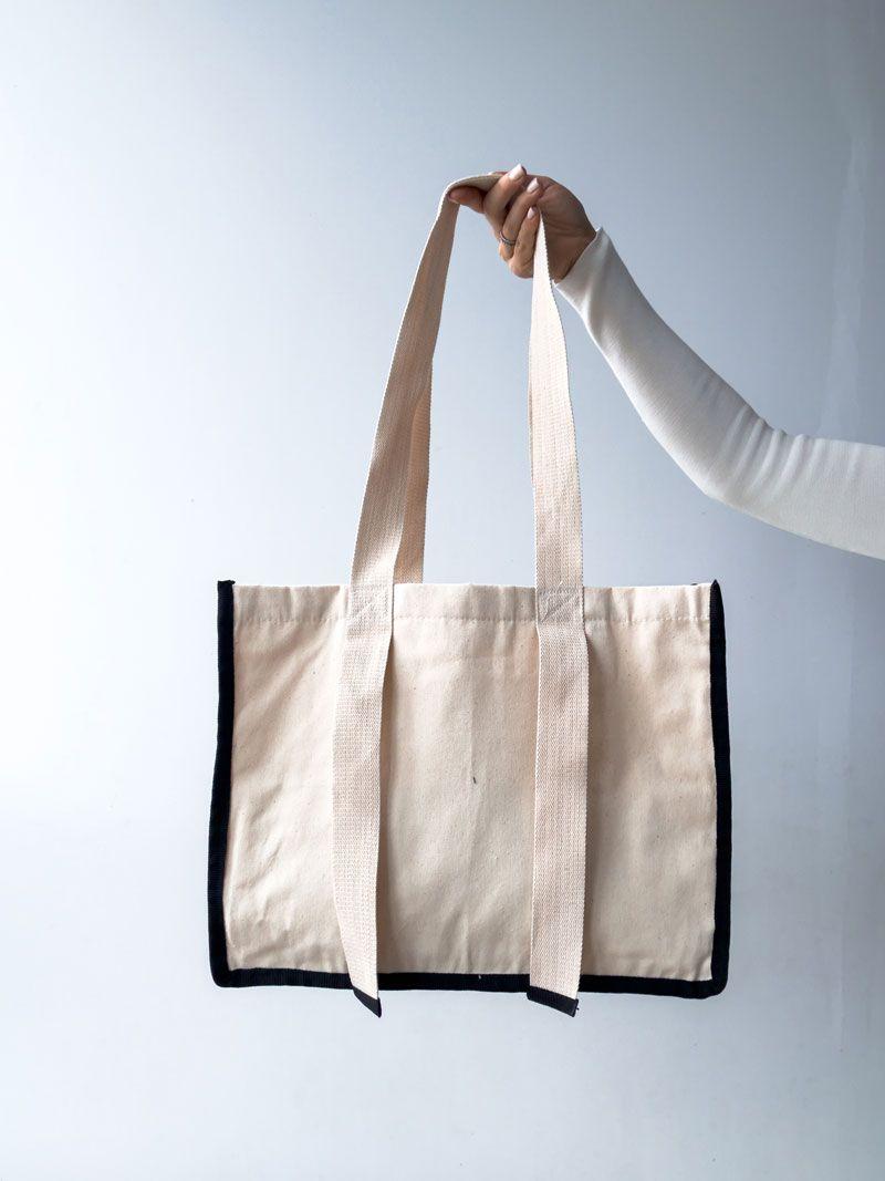 Сумка «Велкамбокс» із саржі з внутрішньою та зовнішньою кишенею – стильна тканинна коробка-сумка для подарунків та івентів без друку розмір: 38см х 30см х 12см