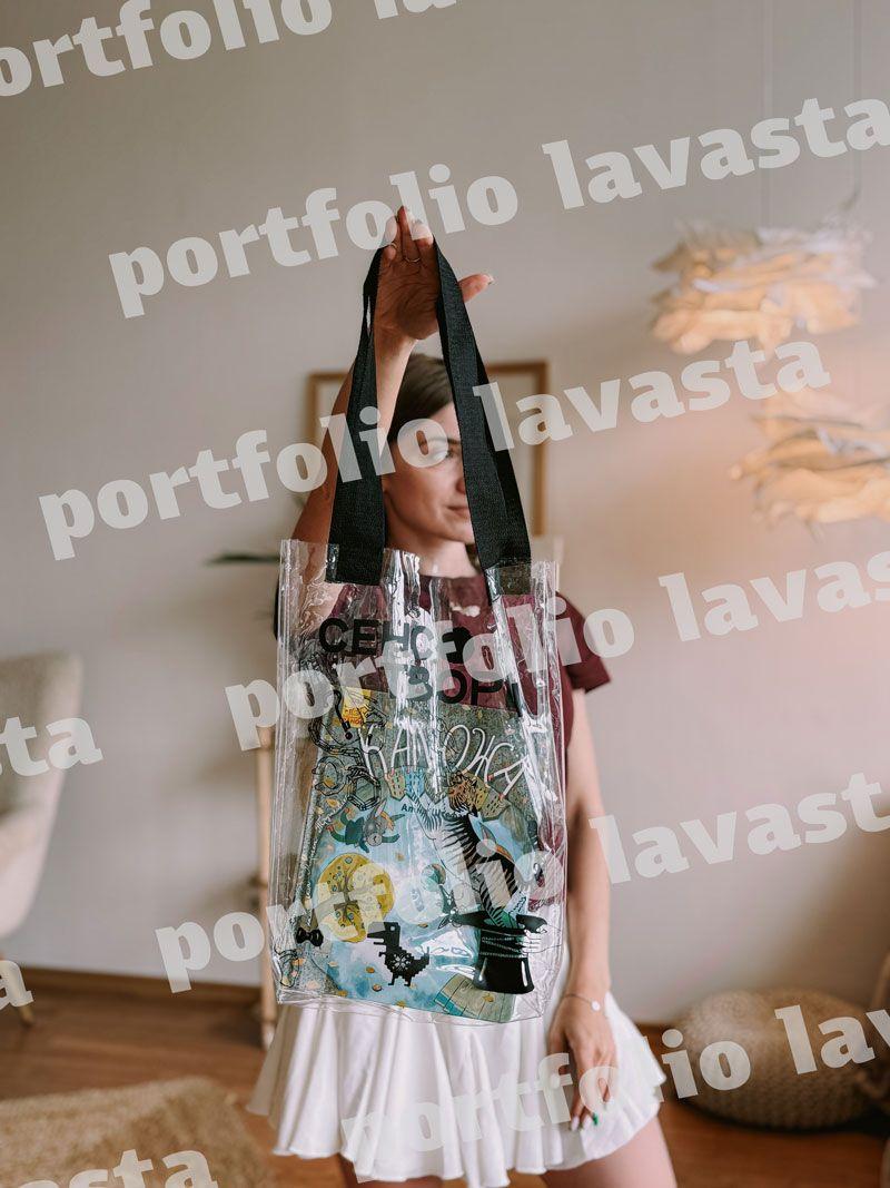 Прозрачная сумка-шопер из ПВХ плёнки с чёрными ручками - стильная водонепроницаемая экосумка для покупок и мероприятий без печати размер: 30см × 40см × 7см