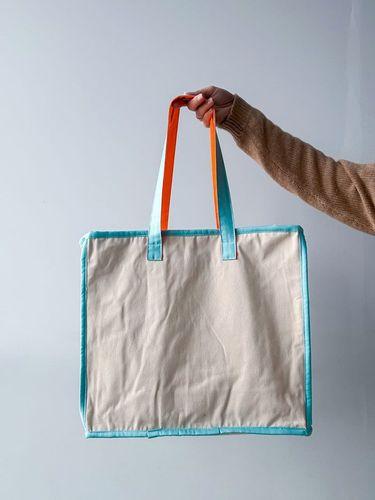 Еко-сумка з саржі з бірюзовою окантовкою та яскравими ручками - стильний шопер для покупок і подорожей, без друку, розмір: 40см х 35см х 15см