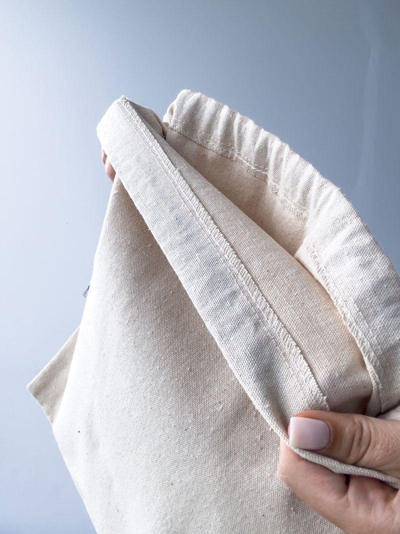 Бежевий мішечок з двунитки з чорною стрічкою-зав’язкою – багаторазовий мішок для зберігання та пакування подарунків без друку розмір: 35см х 35см