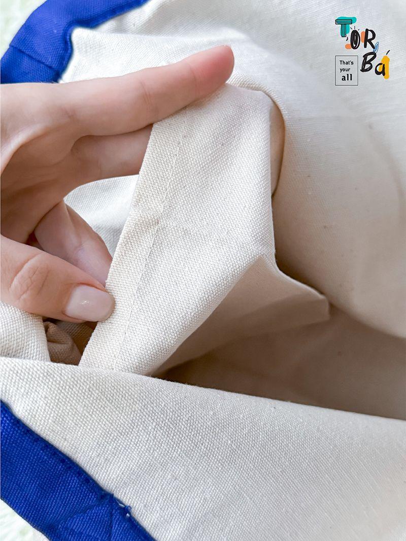 Вместительная тканевая синяя сумка с декоративным элементом в виде сапога, без печати, размер: 40см х 30см х15см