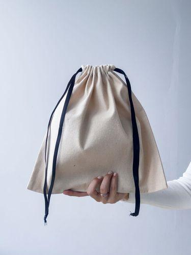 Бежевий мішечок з двунитки з чорною стрічкою-зав’язкою – багаторазовий мішок для зберігання та пакування подарунків без друку розмір: 35см х 35см