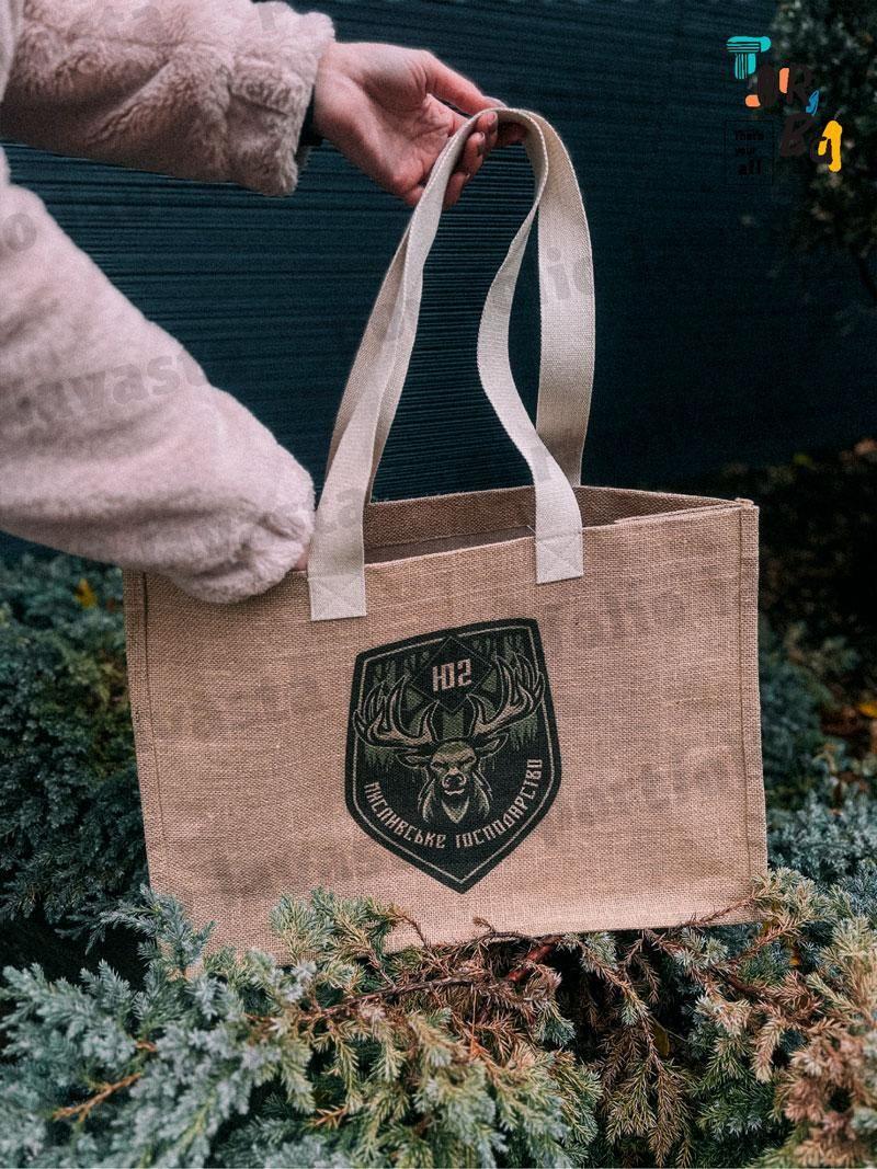 Огромная сумка из ламинированного джута без печати Размер: 55см х 40см х 20см